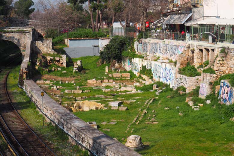 Learn about the functions of the Stoa of Attalos